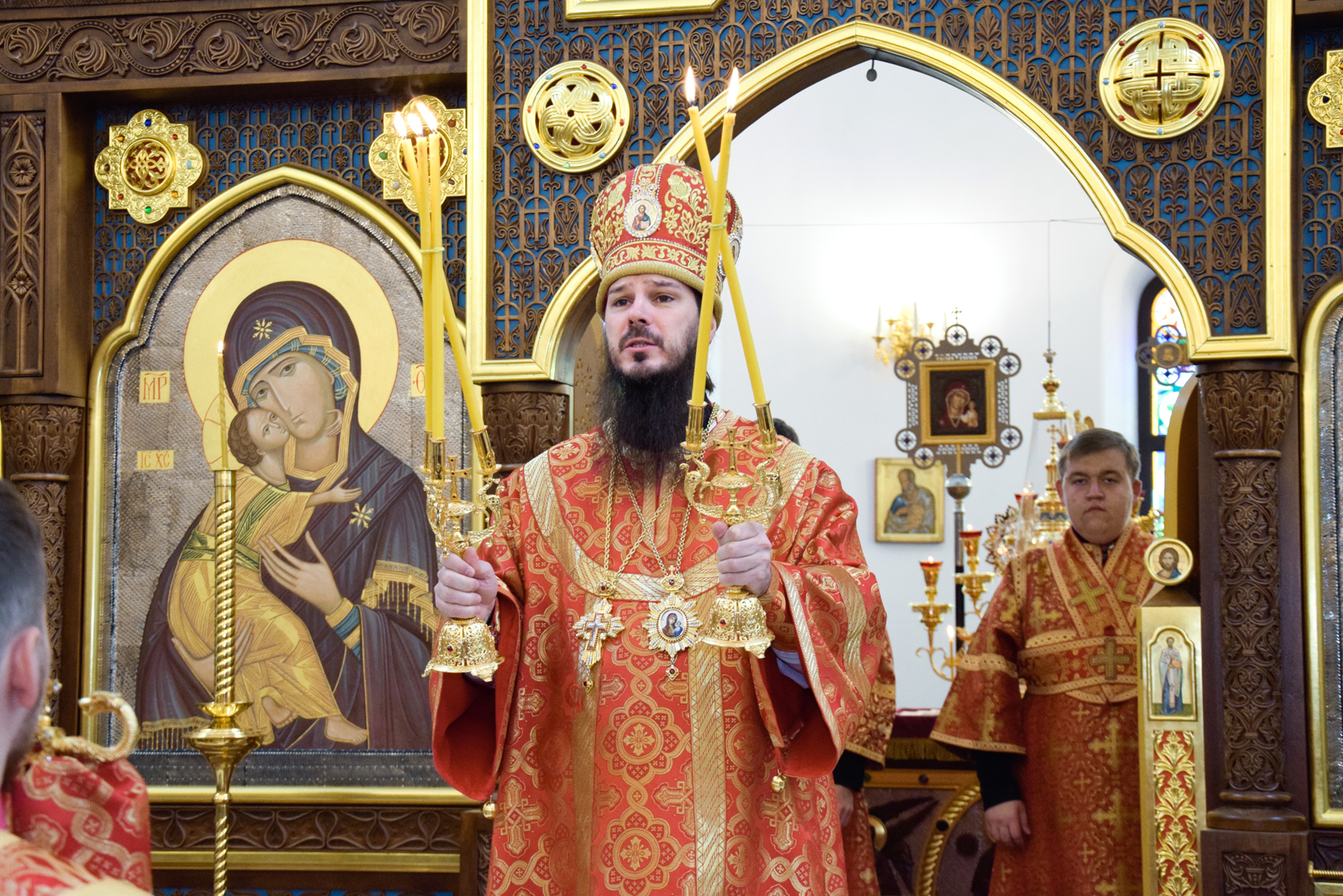 Архиерейское служение в храме Трёх святителей Поволжского православного института - Архиерейское подворье Тольятти